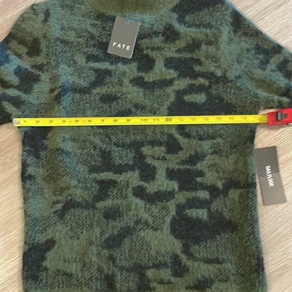 Fate DailyLook Women’s Sweater Small Green Camo Mock Neck Fuzzy Contemporary - Picture 14 of 17